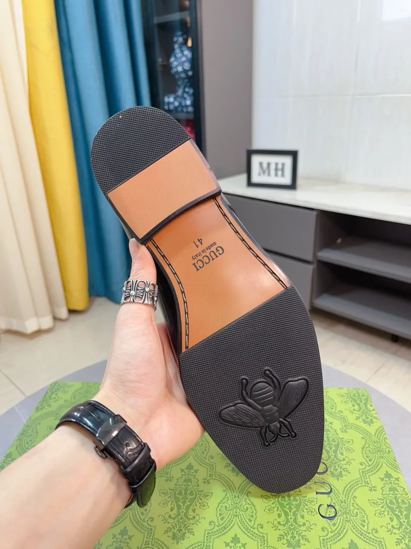 Men's Men's Shoes 💰520🌹🌹Niuli [GUCCI Gucci] A new style of formal men's leather shoes is coming~ The original quality upper is made of patent leather imported from Italy, the leather is soft and delicate, comfortable and soft first-layer cowhide lining, rubber wear-resistant outsole, the shoe shape is dignified and domineering, and the luxury charm cannot be concealed! The natural and free nouveau riche leads the trend. Code number: 38-44
